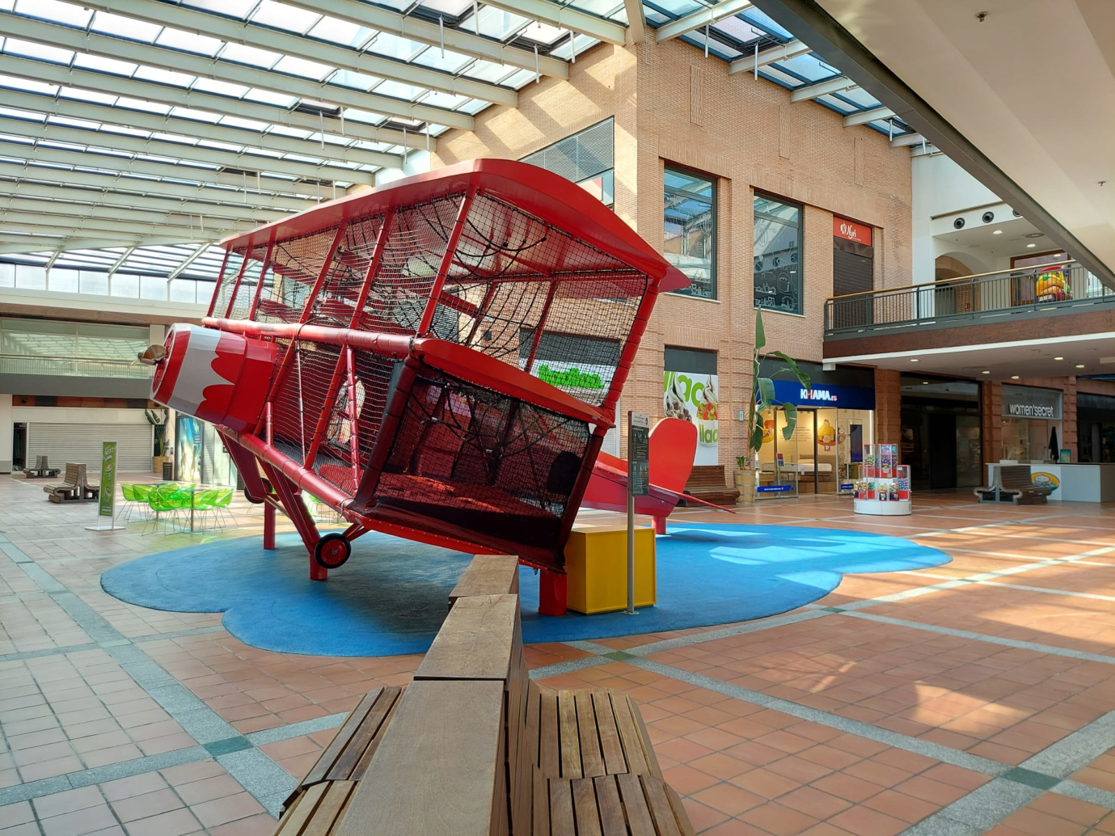 imagen de la zona infantil de Espacio Torrelodones, protagonista del número de julio del Micro Magazine Tecnología para la Vida, TXLV Torrelodones